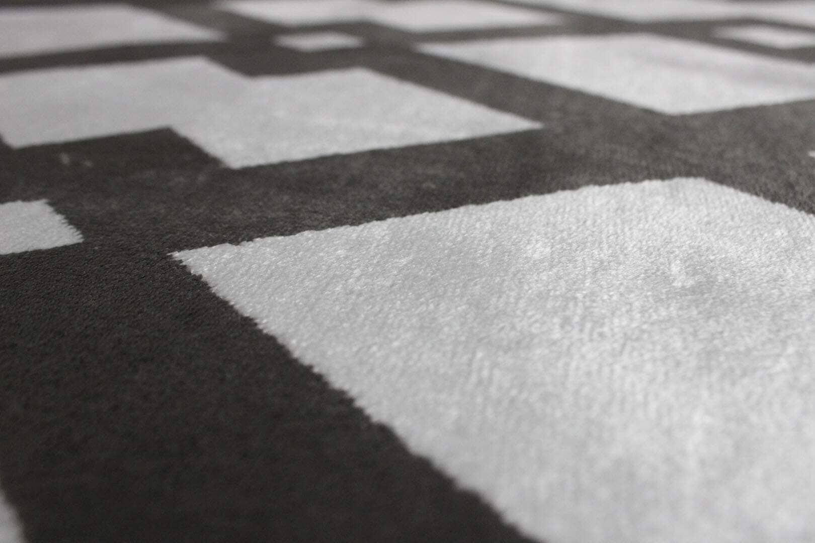 Tapete Belga Moderno Geométrico Viscose Preto Branco 1,00 x 1,40m