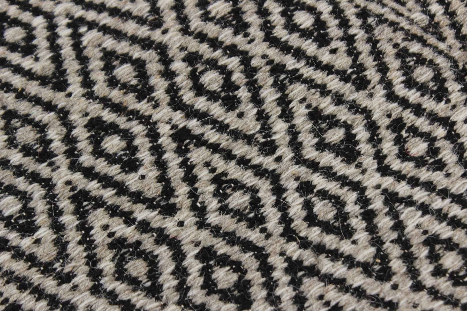 Tapete Kilim Indiano Lã Travancore Geométrico Cinza e Preto 1,50 x 2,00m